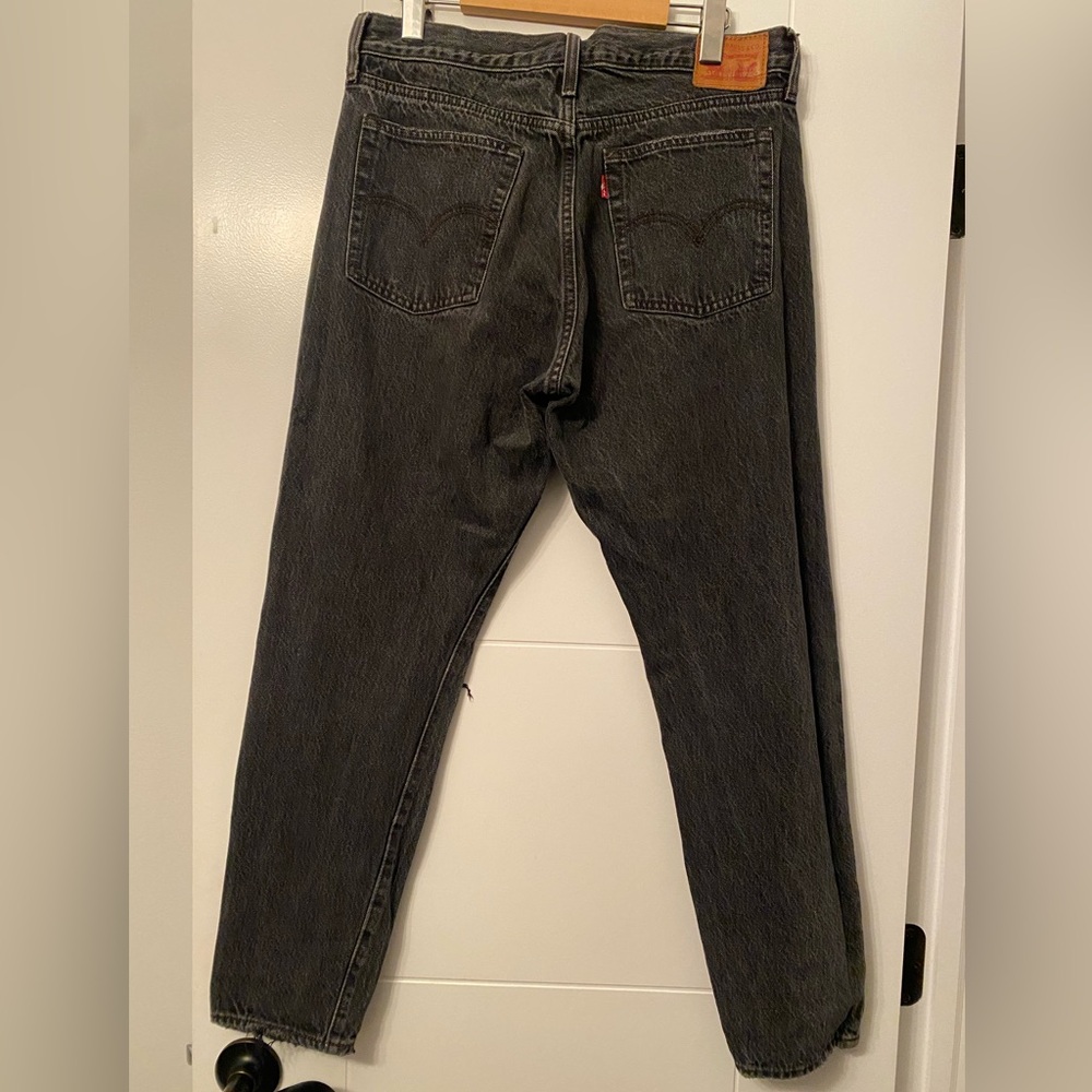 LEVI’S- Straight Fit - Picture 3 of 4